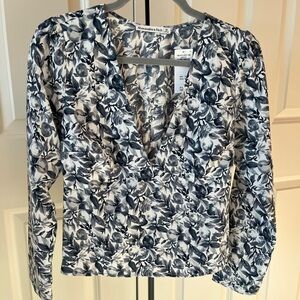 NWT Abercrombie & Fitch Women’s V-Neck Floral Long Sleeve Top - Navy & White